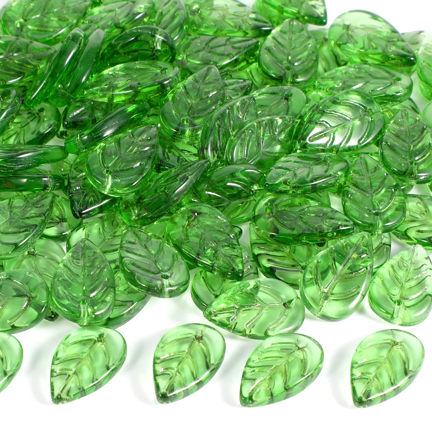 Shimmeroo 100Pcs Glass Green Leaf Beads with Hole, Spacer Bead for Handmade Jewelry Necklace Bracelet Earrings DIY Phong Charms Pendants Making - 1.8x1cm