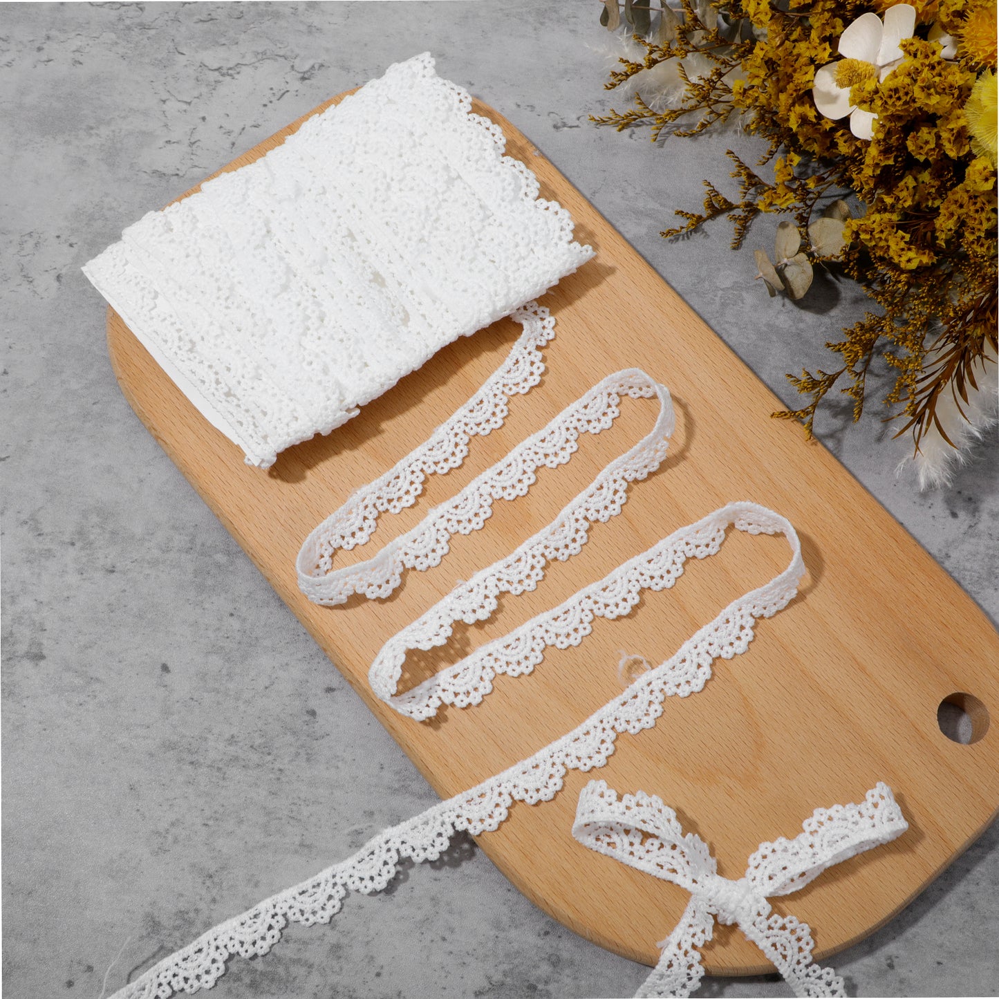 Lace Ribbon, White Crocheted Lace Trim for Sewing, Vintage Scalloped Edge Lac Ribbons for Crafts, Gift Wrapping, DIY Sew Making, Bridal Christmas Supply, Wedding Bouquet (0.55" Wide)